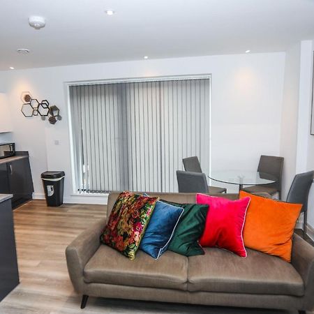 Lovely 2 Bed Apartment With Parking Londres Extérieur photo