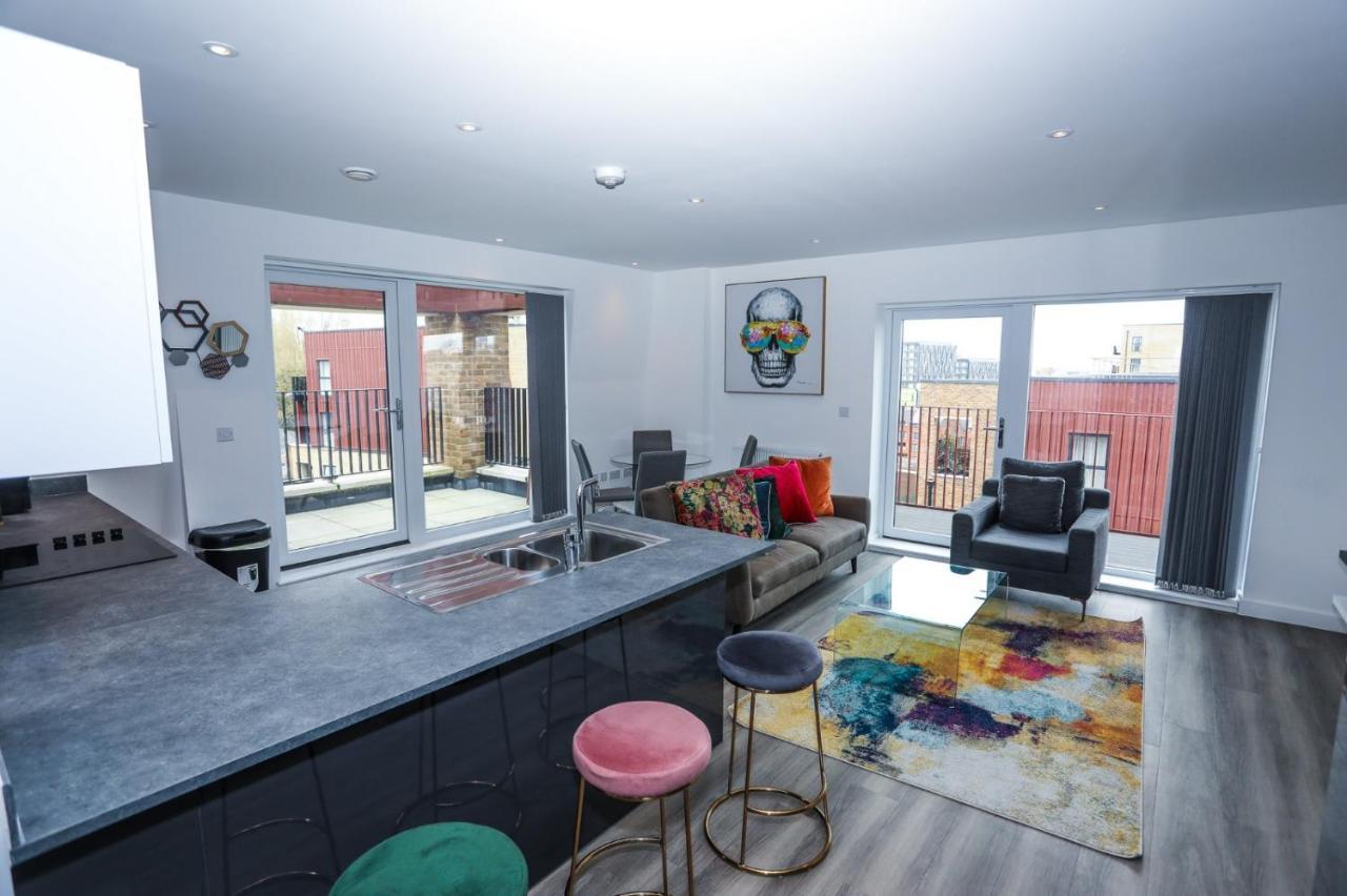 Lovely 2 Bed Apartment With Parking Londres Extérieur photo