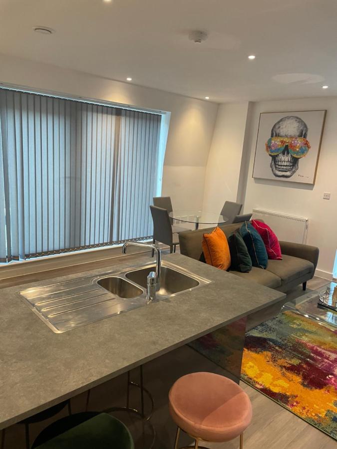 Lovely 2 Bed Apartment With Parking Londres Extérieur photo