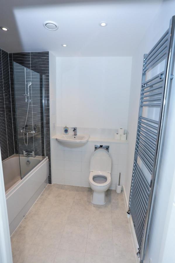 Lovely 2 Bed Apartment With Parking Londres Extérieur photo