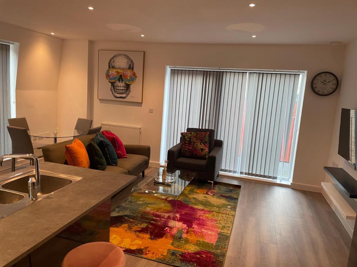 Lovely 2 Bed Apartment With Parking Londres Extérieur photo